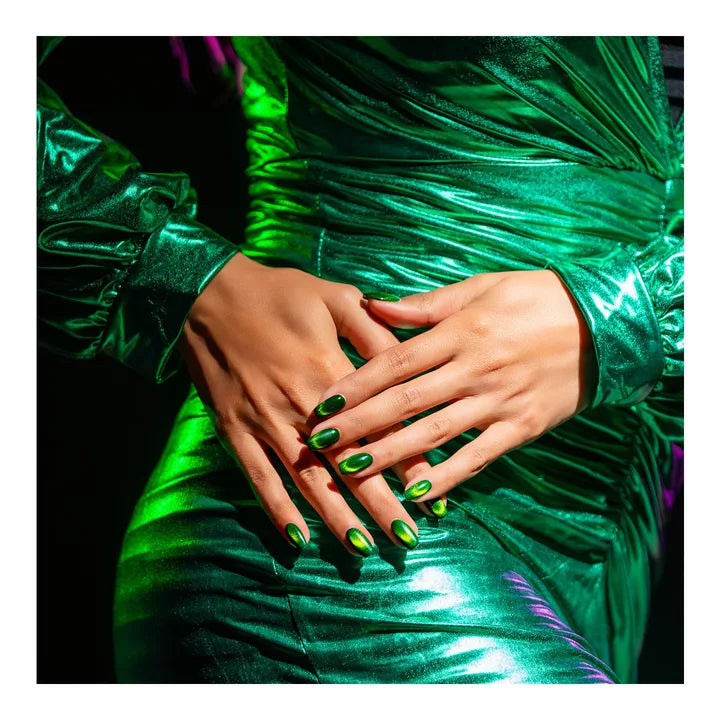 Gelish - Cat Eye Magnetic Reflections - Green Lights Only .5oz