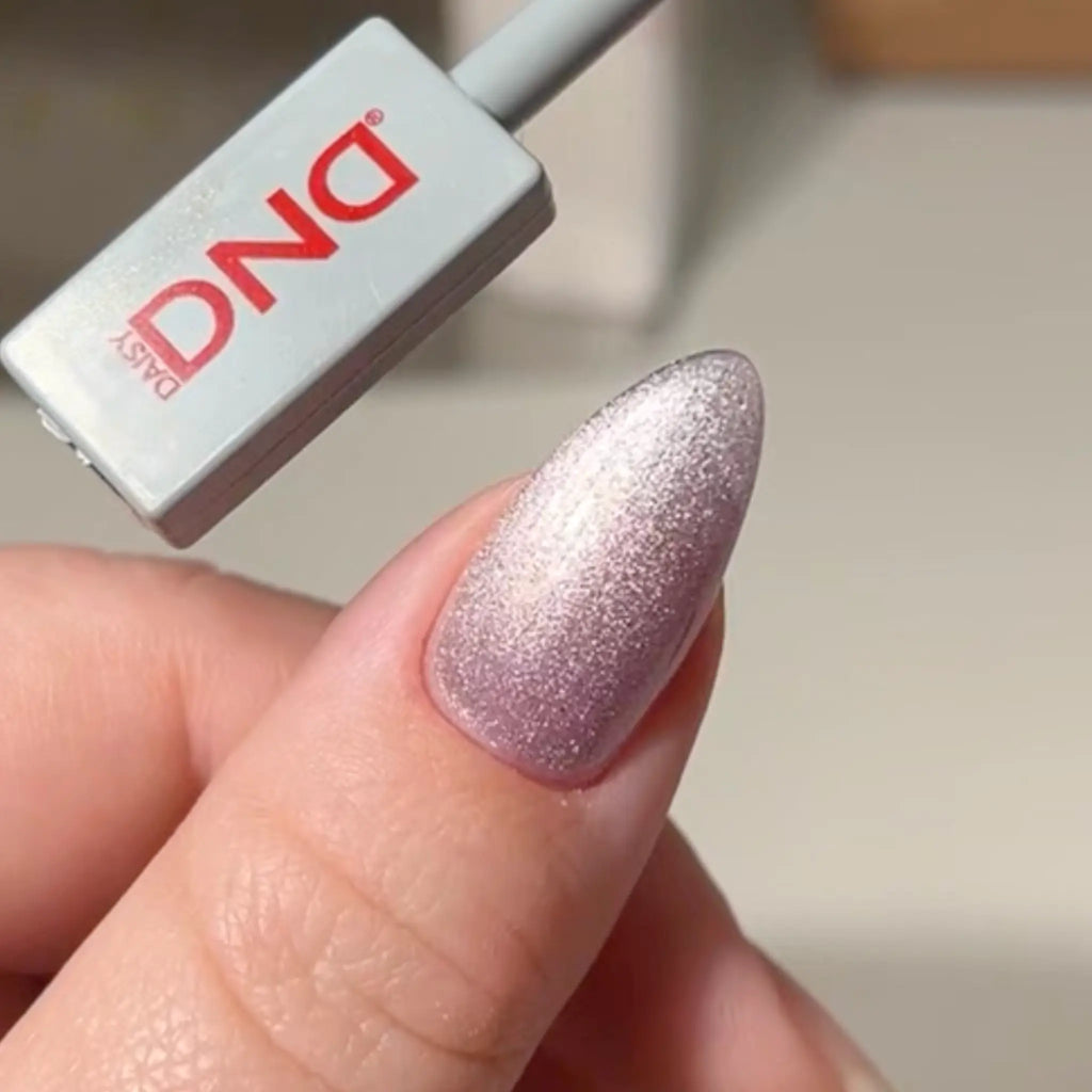 DND DC 9D Cat Eye Creamy - Royal Paws #34