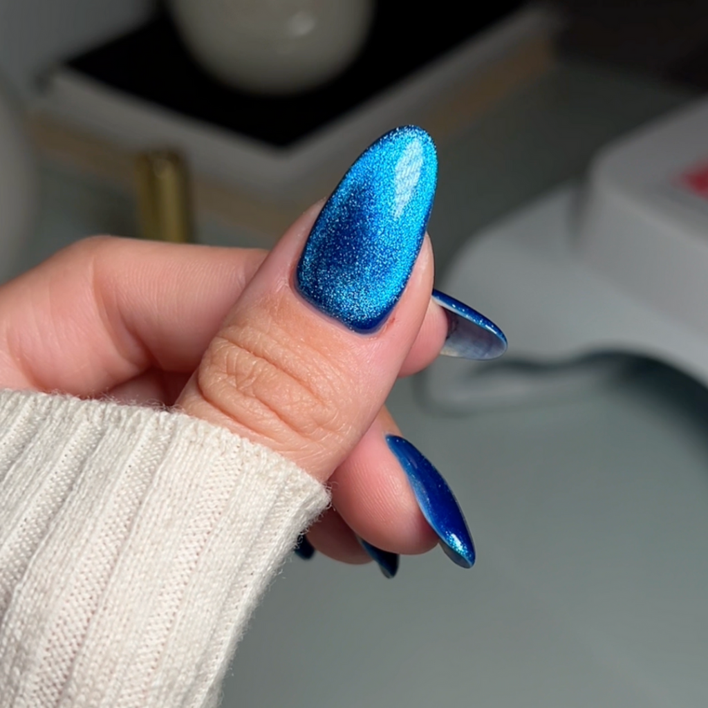 DND DC 9D Cat Eye Smoothie - Galactic Sapphire #04