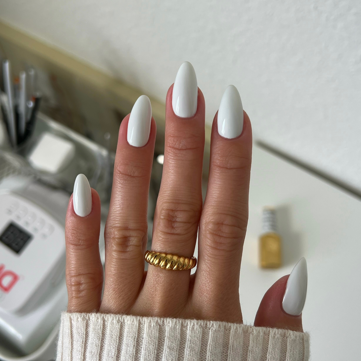 DND Diva - Smokey White #038