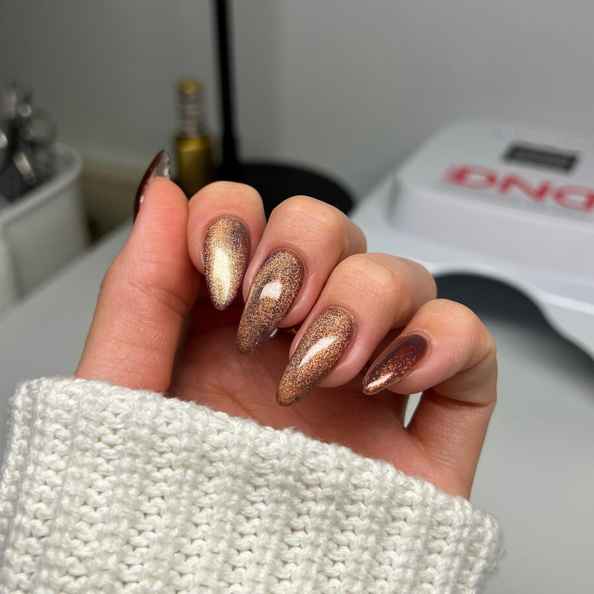 DND Diva 9D Cat Eye Candy - Toffee Crisp #18