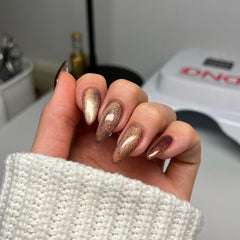 DND Diva 9D Cat Eye Candy - Toffee Crisp #18