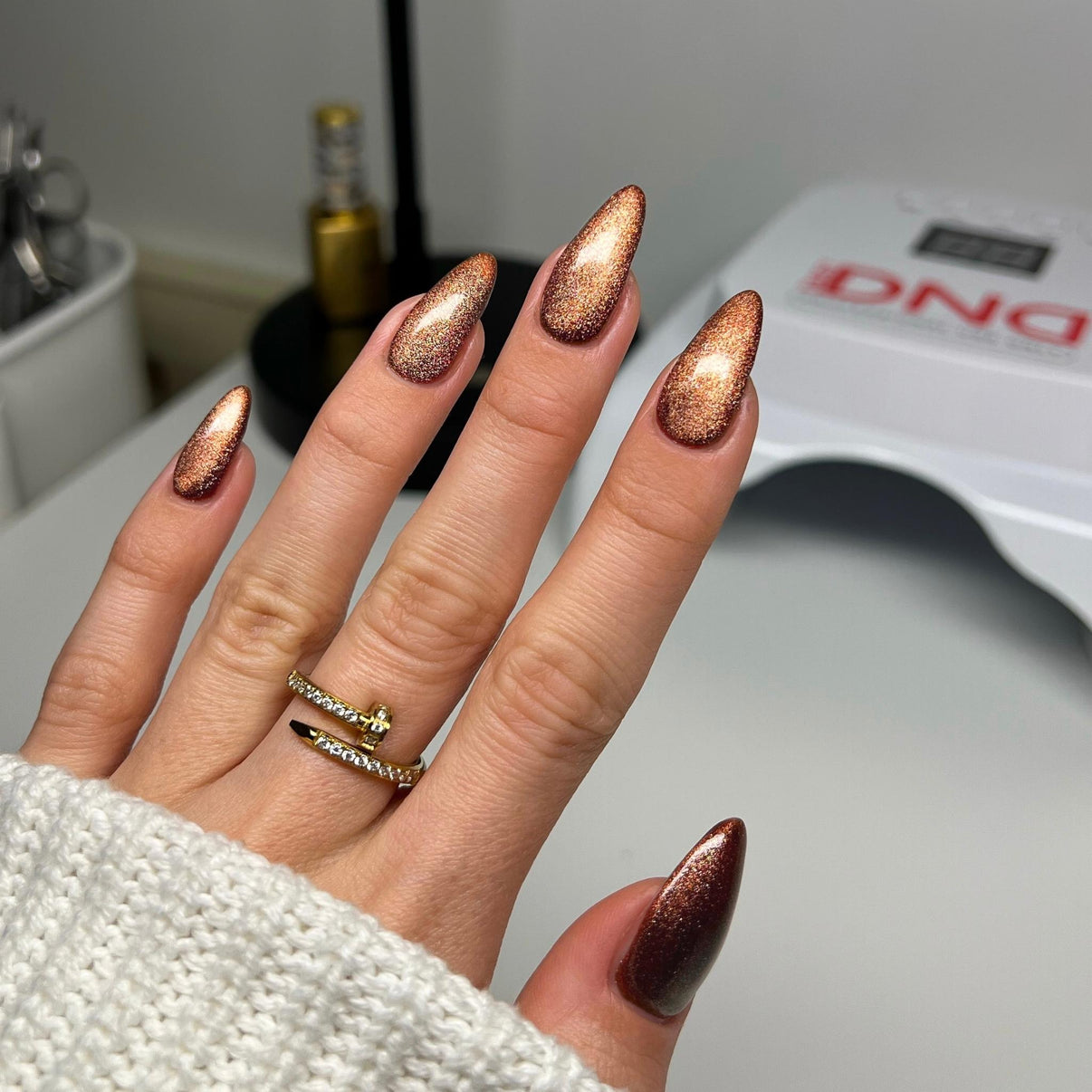 DND Diva 9D Cat Eye Candy - Toffee Crisp #18 Secondary image