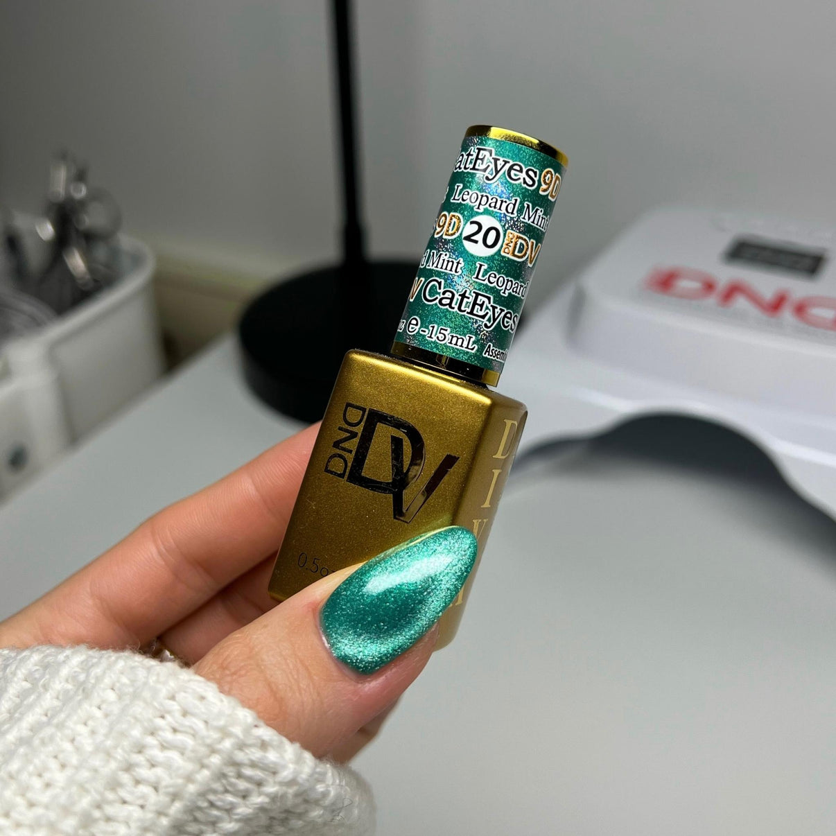 DND Diva 9D Cat Eye Candy - Leopard Mint #20