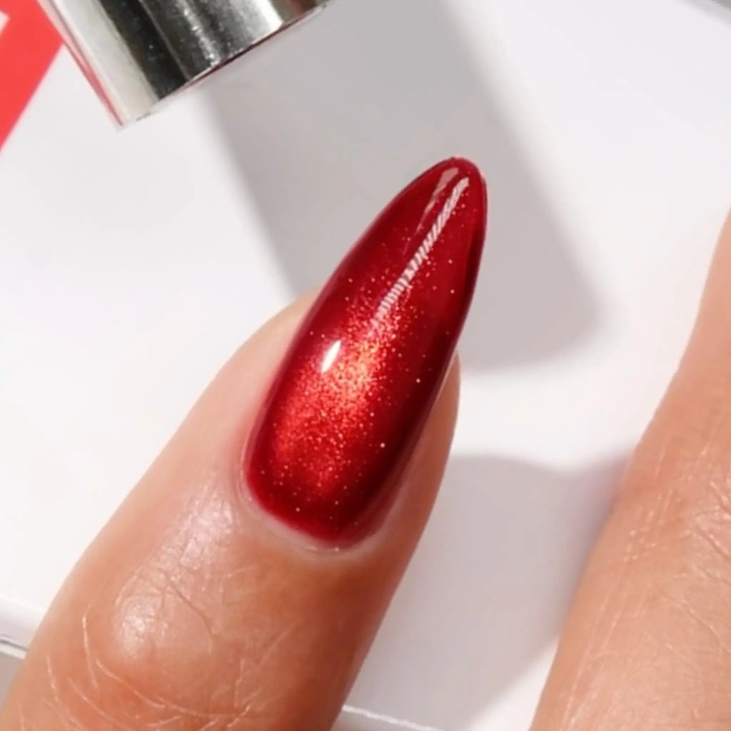 DND 9D Cat Eye Velvet Jungle - Wild Cat Red #33