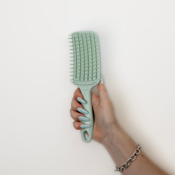 Cricket Hapi De-Knot Delight Detangler Brush - Medium